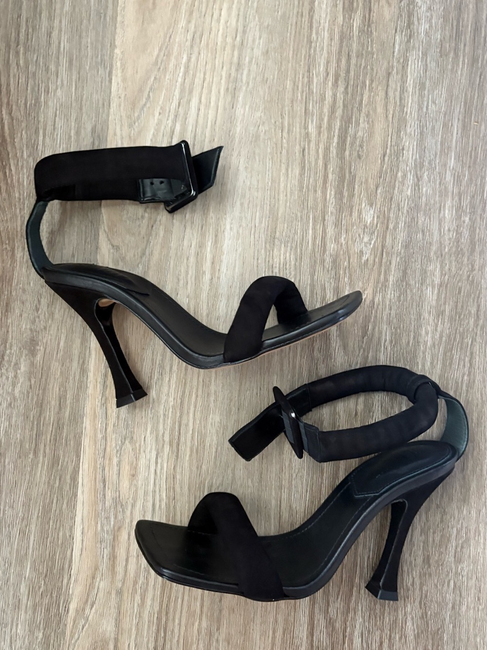 Schutz Gigih Black Nubuck Flared Block High Heel Ankle Strap Sandals Size 7